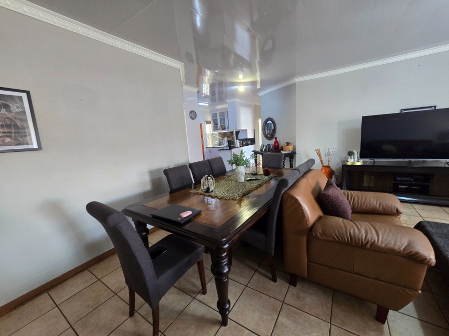 4 Bedroom Property for Sale in Heuwelsig Free State